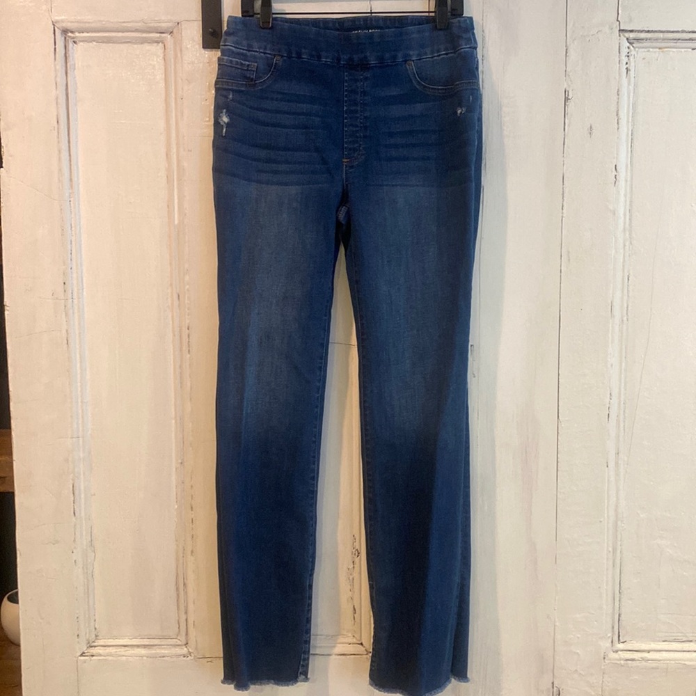 Denim Slim Pull-On Boot-Cut Chico Jeans w/distressed pockets and cut off look